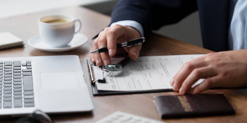 How can a truck accident lawyer help